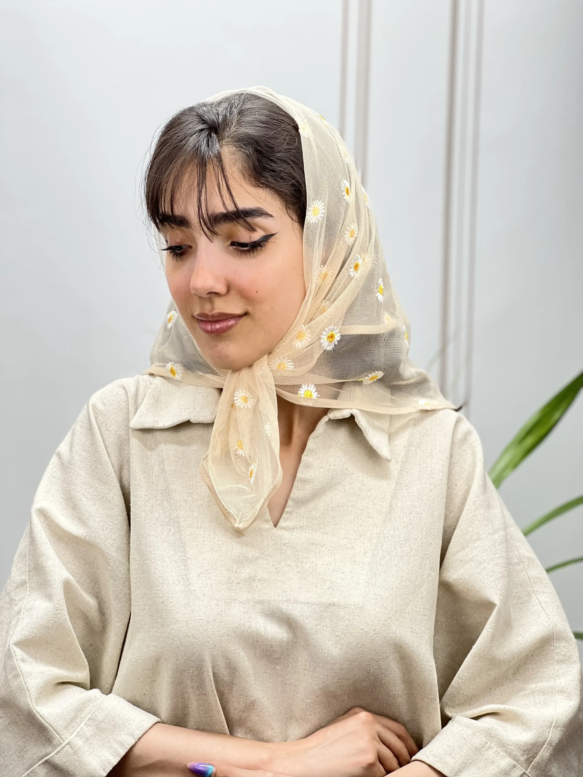 روسری سه گوش بابونه کرم ، ماهیتا