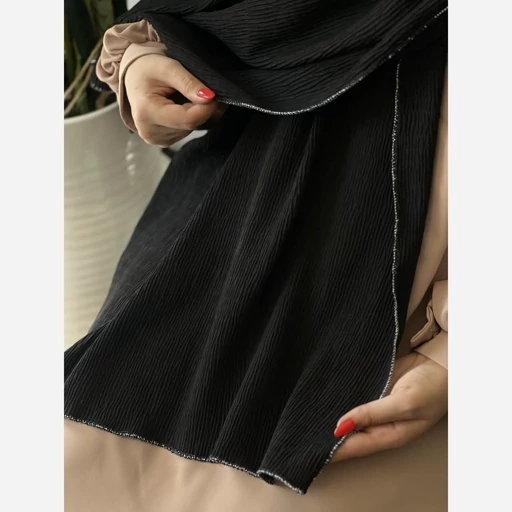 شال مشکی پلیسه دور لمه ، منگوله دار